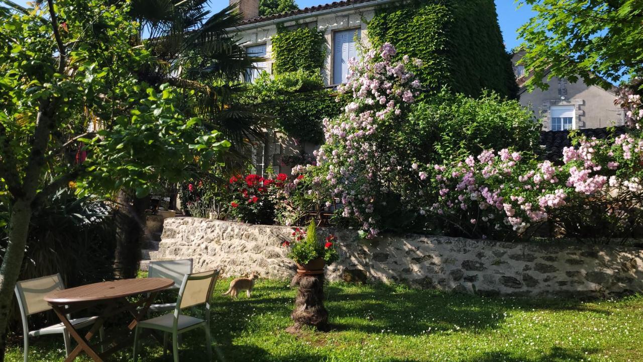 Bed and Breakfast Relais De La Renaissance Saint-Michel-de-Montaigne Экстерьер фото